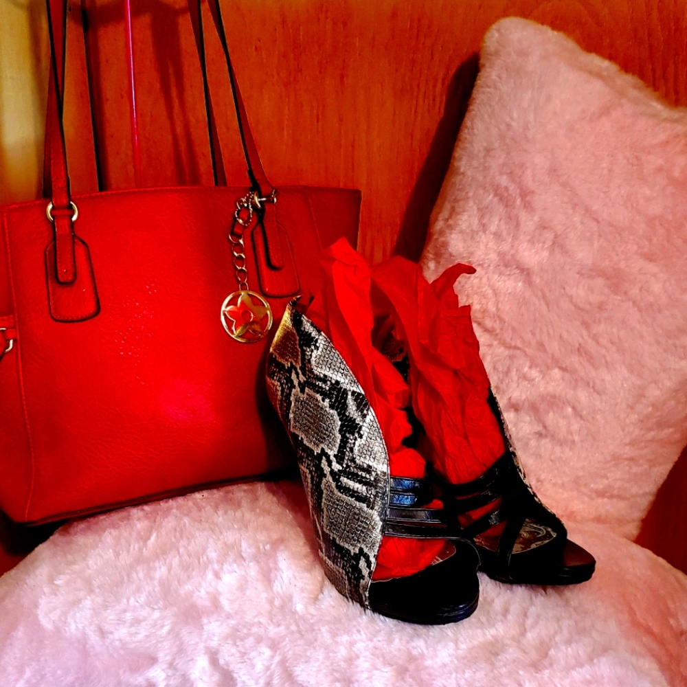 Shoes - Picture 2 of 2